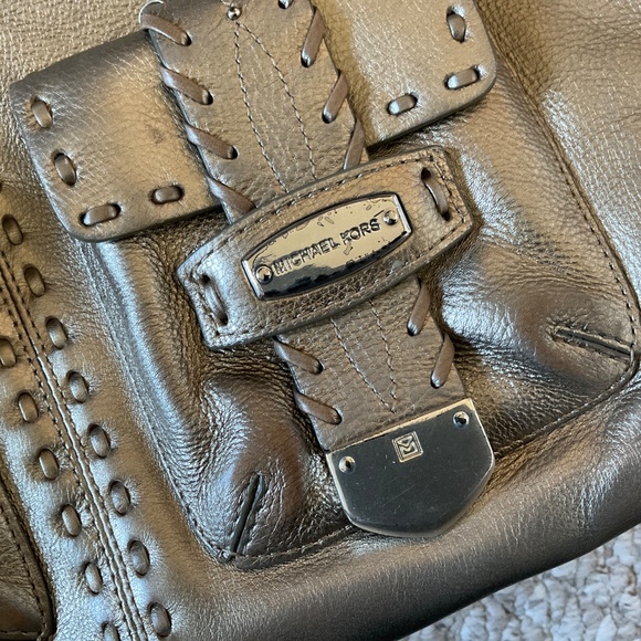 MICHAEL KORS gold purse and matching wallet - Picture 7 of 15